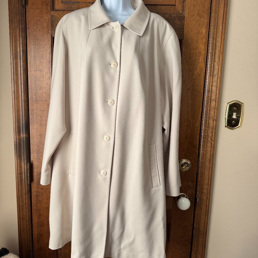 Saks Fifth Avenue Ivory Coat Size 3X
